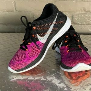 Nike shoes woman size 7